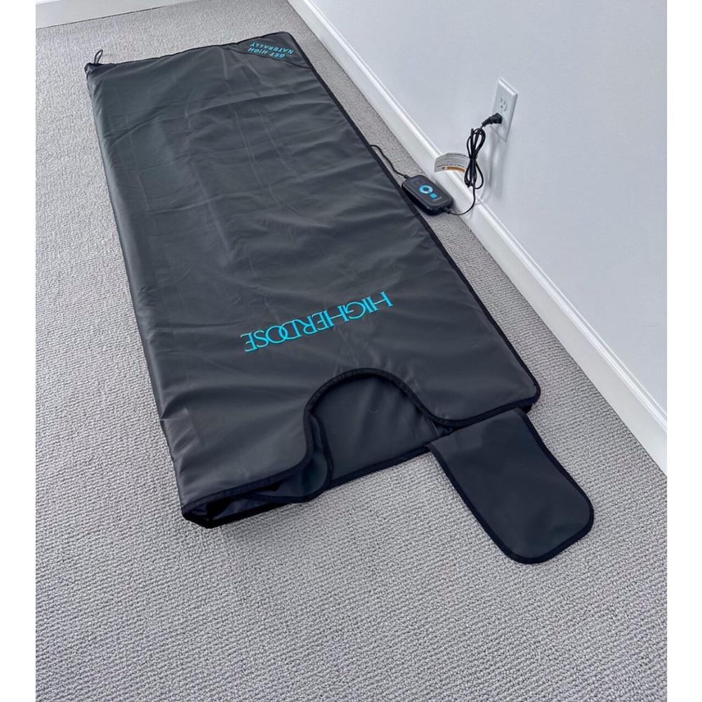 HigherDOSE Black Infrared Sauna Blanket